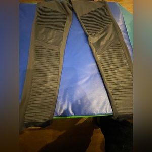 Justice Grey with satin ridges leggings size 18/20